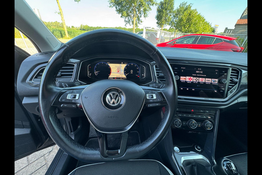 Volkswagen T-Roc 1.5 TSI Sport AFN TREKHAAK / CAMERA / VIRTUAL COCKPIT / WARNING SPOTS / ADAPT CRUISE / ELEKTR KLEP / 150PK / PDC