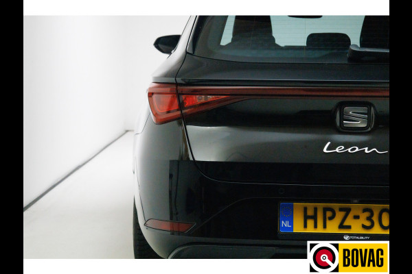 Seat Leon Sportstourer 1.0 eTSI Style 111 PK Automaat | Stoel- en Stuurverwaming | Navigatie | Achteruitrijcamera | Parkeersensoren V+A, App. connect, All season banden