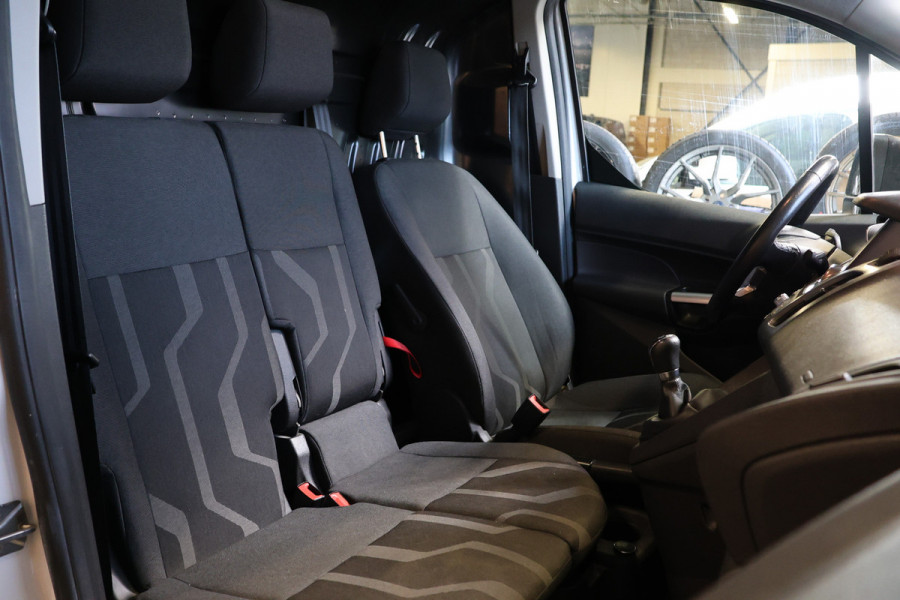 Ford Transit Connect 1.5 TDCI L2 | 3-Zitter | Camera | Navigatie | CarPlay | Cruise control | Trekhaak | Airco | Sortimo | NAP Logisch | Dealer onderhouden | Nieuwe APK
