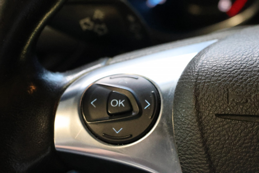 Ford Transit Connect 1.5 TDCI L2 | 3-Zitter | Camera | Navigatie | CarPlay | Cruise control | Trekhaak | Airco | Sortimo | NAP Logisch | Dealer onderhouden | Nieuwe APK