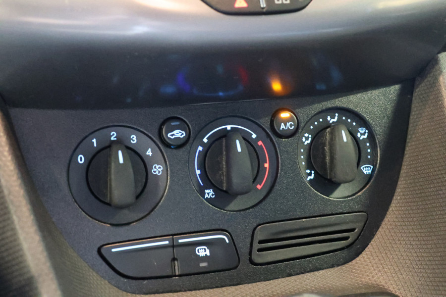Ford Transit Connect 1.5 TDCI L2 | 3-Zitter | Camera | Navigatie | CarPlay | Cruise control | Trekhaak | Airco | Sortimo | NAP Logisch | Dealer onderhouden | Nieuwe APK
