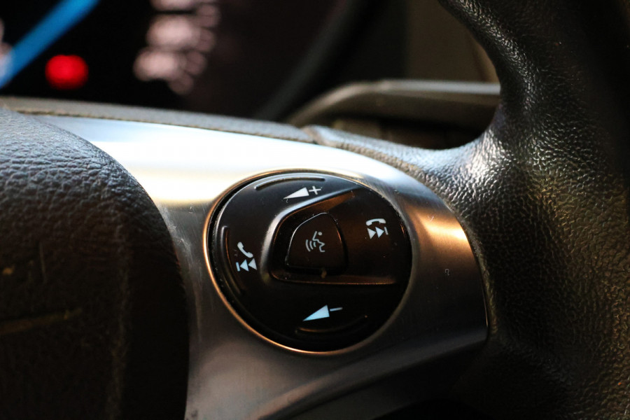 Ford Transit Connect 1.5 TDCI L2 | 3-Zitter | Camera | Navigatie | CarPlay | Cruise control | Trekhaak | Airco | Sortimo | NAP Logisch | Dealer onderhouden | Nieuwe APK