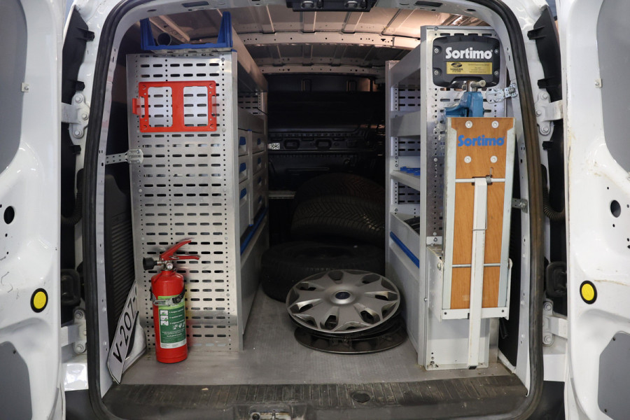 Ford Transit Connect 1.5 TDCI L2 | 3-Zitter | Camera | Navigatie | CarPlay | Cruise control | Trekhaak | Airco | Sortimo | NAP Logisch | Dealer onderhouden | Nieuwe APK