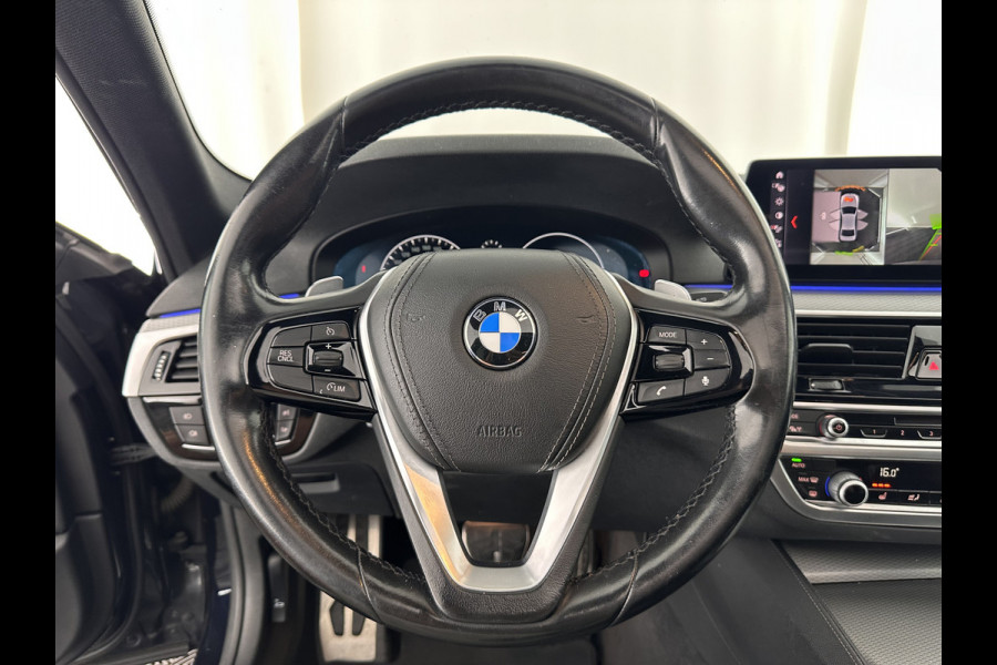 BMW 5 Serie 520d xDrive High Executive Aut. *PANO | FULL-LEATHER | FULL-LED | HEAD-UP | DIGI-COCKPIT | NAVI-FULLMAP | TOP-VIEW | MEMORY-PACK | ECC | PDC | CRUISE | 20''ALU | TOWBAR*