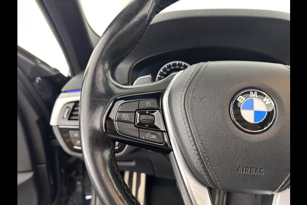 BMW 5 Serie 520d xDrive High Executive Aut. *PANO | FULL-LEATHER | FULL-LED | HEAD-UP | DIGI-COCKPIT | NAVI-FULLMAP | TOP-VIEW | MEMORY-PACK | ECC | PDC | CRUISE | 20''ALU | TOWBAR*