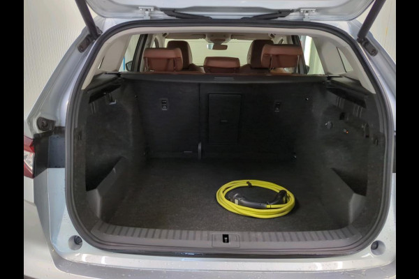 Škoda ENYAQ iV 60 | Leder | Trekhaak | 21 Inch | Camera |