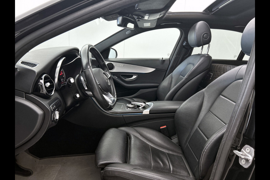 Mercedes-Benz C-Klasse 180 AMG Sport Edition (NL-auto, Panorama, Carplay, StoelV, Navigatie, Cruise Control, Etc)