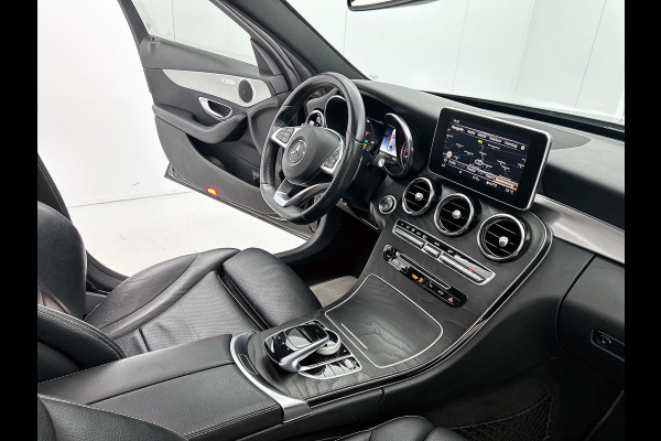 Mercedes-Benz C-Klasse 180 AMG Sport Edition (NL-auto, Panorama, Carplay, StoelV, Navigatie, Cruise Control, Etc)