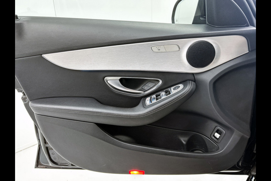Mercedes-Benz C-Klasse 180 AMG Sport Edition (NL-auto, Panorama, Carplay, StoelV, Navigatie, Cruise Control, Etc)
