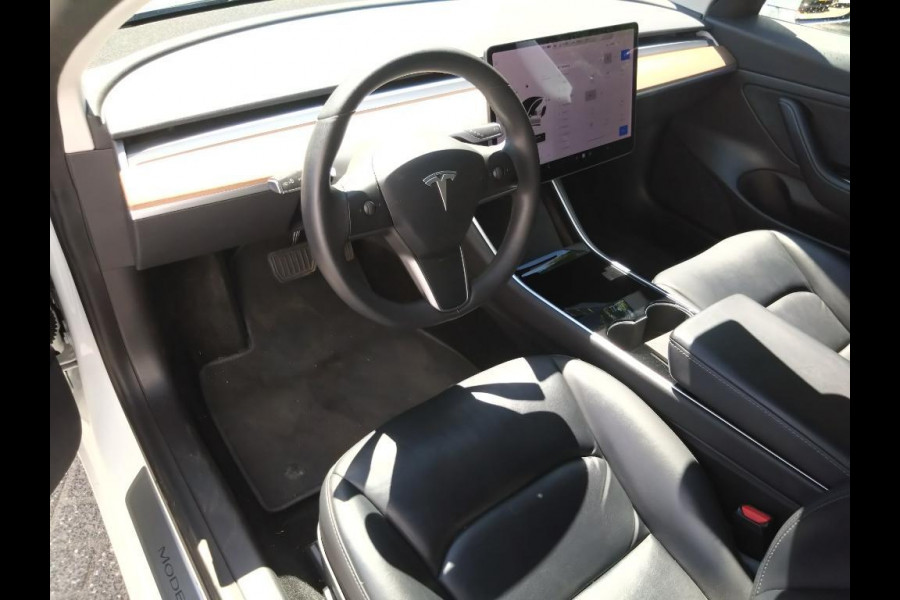 Tesla Model 3 Range Plus | Autopilot | Panorama | Leder | Navi | Camera |