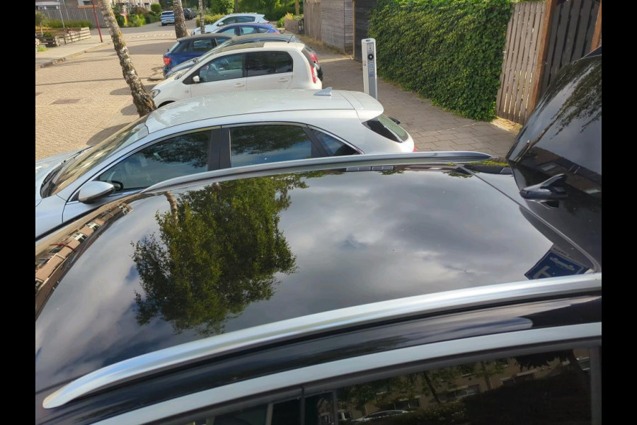Volkswagen ID.4 Max 77 kWh | IQ-Light | Panorama | Memory | Warmtepomp |