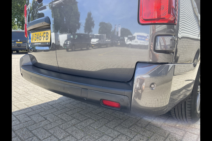 Peugeot Expert 231 L3H1 2.0 BlueHDI 150pk DC 5 persoons Premium / vaste prijs rijklaar € 13.950 ex btw / airco / cruise control / navigatie / grijs metallic / achteruit rijcamera !