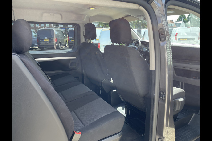 Peugeot Expert 231 L3H1 2.0 BlueHDI 150pk DC 5 persoons Premium / vaste prijs rijklaar € 13.950 ex btw / airco / cruise control / navigatie / grijs metallic / achteruit rijcamera !