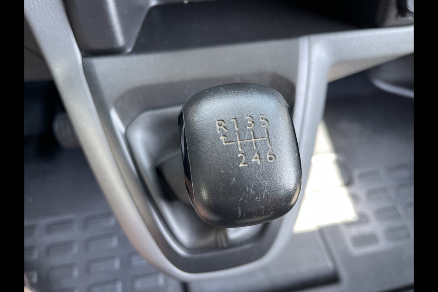 Peugeot Expert 231 L3H1 2.0 BlueHDI 150pk DC 5 persoons Premium / vaste prijs rijklaar € 13.950 ex btw / airco / cruise control / navigatie / grijs metallic / achteruit rijcamera !