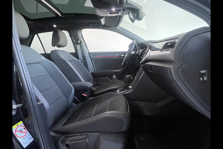 Volkswagen T-Roc 1.5 TSI Sport Business R / AUTOMAAT / Camera / Panorama Dak / Live Cockpit