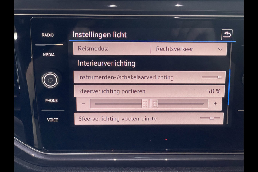 Volkswagen T-Roc 1.5 TSI Sport Business R / AUTOMAAT / Camera / Panorama Dak / Live Cockpit
