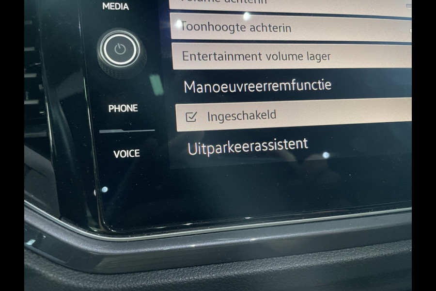 Volkswagen T-Roc 1.5 TSI Sport Business R / AUTOMAAT / Camera / Panorama Dak / Live Cockpit