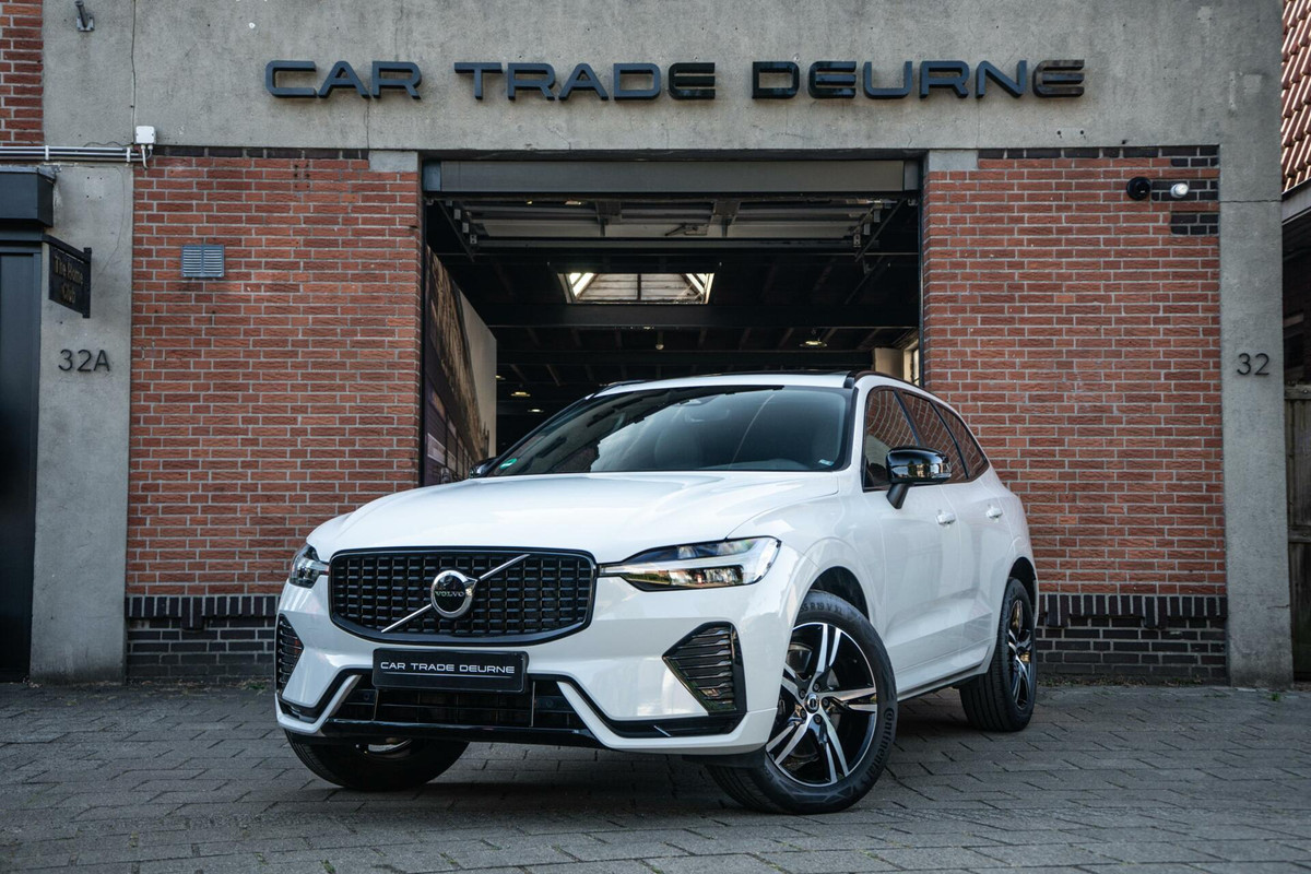 Volvo XC60 2.0 B4 R-Design Pano / Camera / Memory Volvo XC60 2.0 B4 R-Design Pano / Camera / Memory