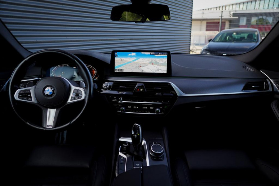 BMW 5 Serie 530i High Executive Edition / M-Sport / Laser / M-Stoelen / Schuifdak / Adaptive Cruise