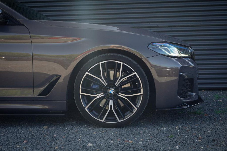 BMW 5 Serie 530i High Executive Edition / M-Sport / Laser / M-Stoelen / Schuifdak / Adaptive Cruise