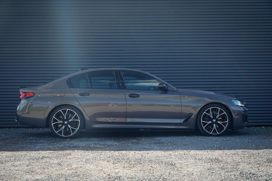 BMW 5 Serie 530i High Executive Edition / M-Sport / Laser / M-Stoelen / Schuifdak / Adaptive Cruise