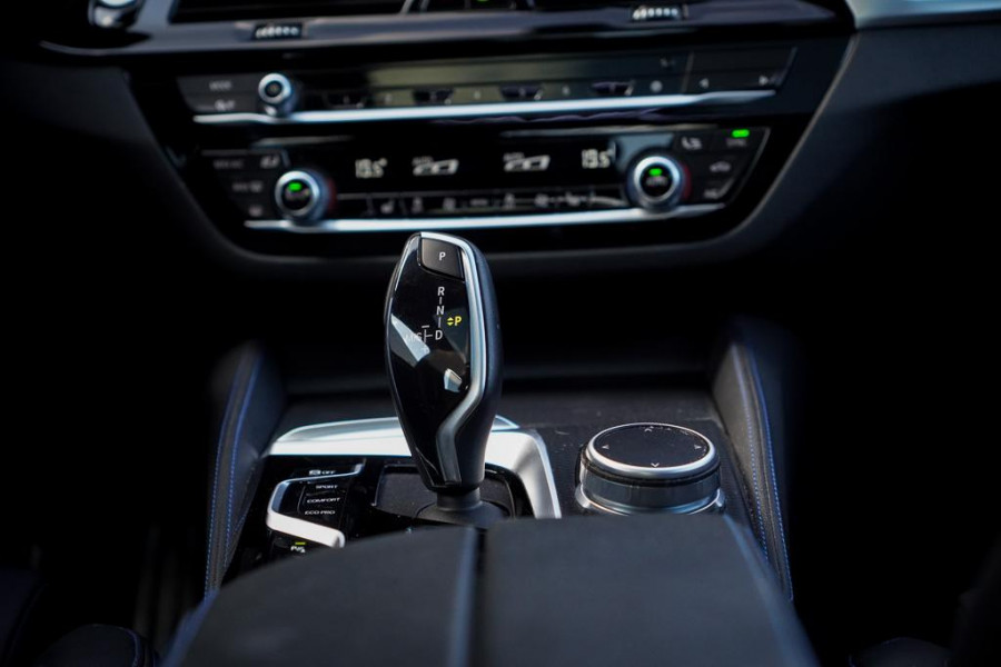 BMW 5 Serie 530i High Executive Edition / M-Sport / Laser / M-Stoelen / Schuifdak / Adaptive Cruise