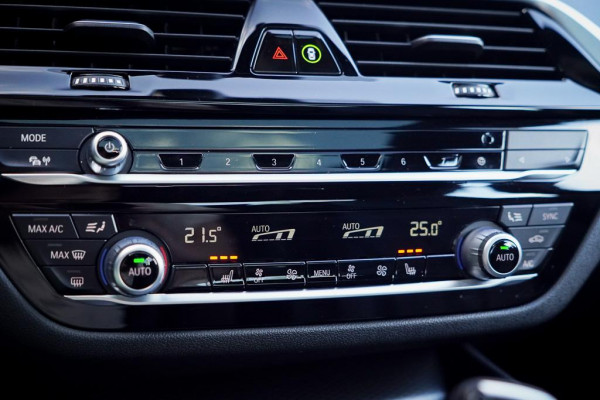 BMW 5 Serie 530i High Executive Edition / M-Sport / Laser / M-Stoelen / Schuifdak / Adaptive Cruise