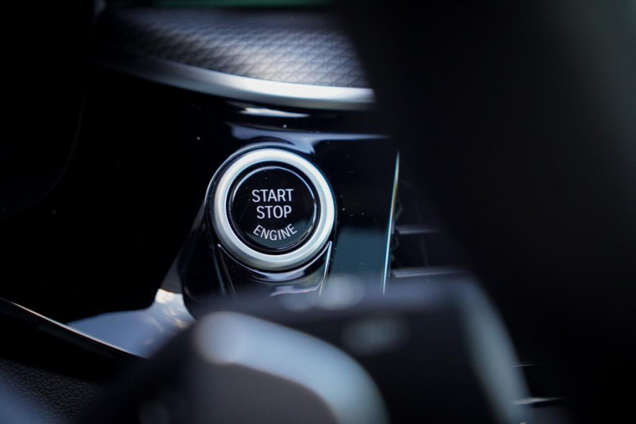 BMW 5 Serie 530i High Executive Edition / M-Sport / Laser / M-Stoelen / Schuifdak / Adaptive Cruise