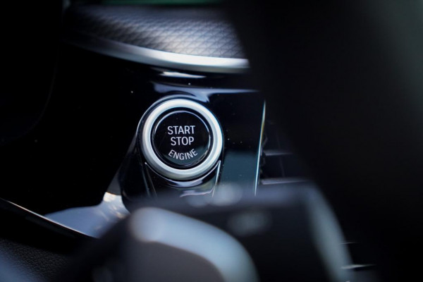 BMW 5 Serie 530i High Executive Edition / M-Sport / Laser / M-Stoelen / Schuifdak / Adaptive Cruise