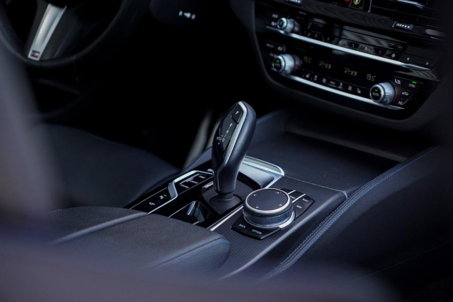 BMW 5 Serie 530i High Executive Edition / M-Sport / Laser / M-Stoelen / Schuifdak / Adaptive Cruise