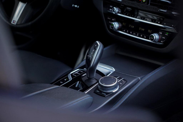 BMW 5 Serie 530i High Executive Edition / M-Sport / Laser / M-Stoelen / Schuifdak / Adaptive Cruise