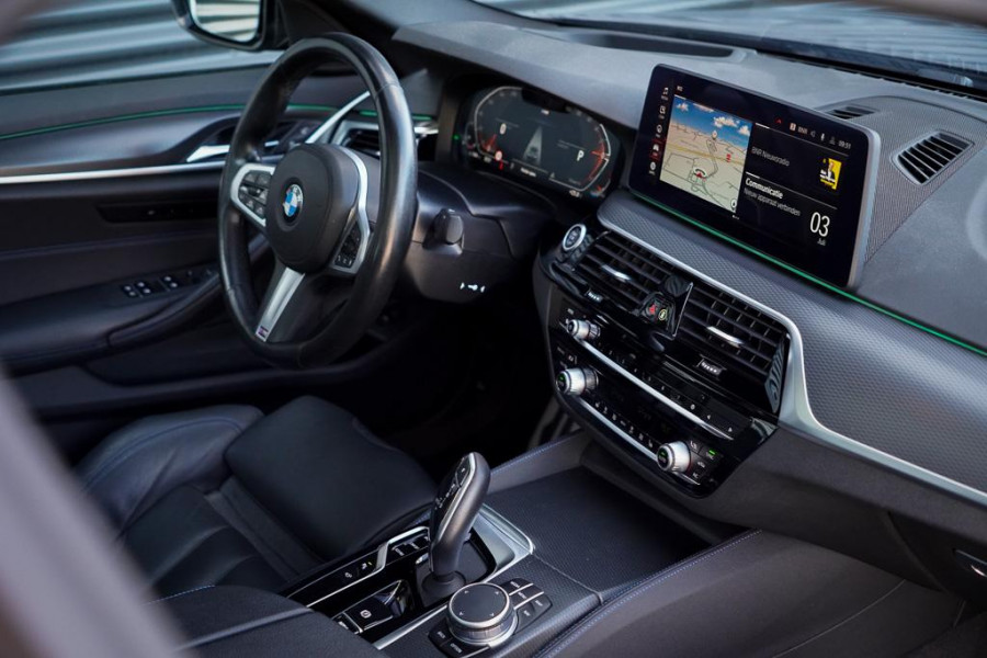 BMW 5 Serie 530i High Executive Edition / M-Sport / Laser / M-Stoelen / Schuifdak / Adaptive Cruise