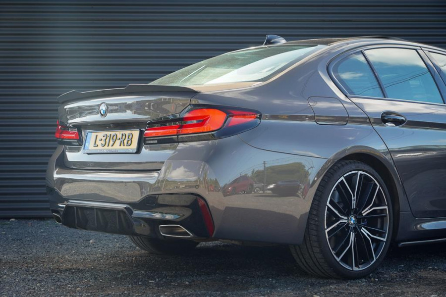 BMW 5 Serie 530i High Executive Edition / M-Sport / Laser / M-Stoelen / Schuifdak / Adaptive Cruise
