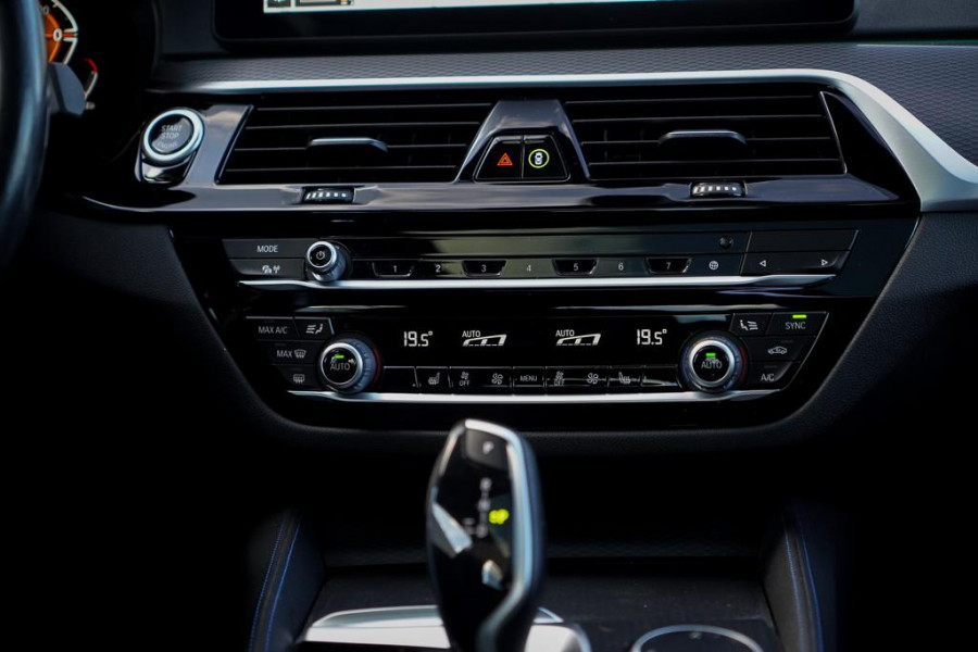 BMW 5 Serie 530i High Executive Edition / M-Sport / Laser / M-Stoelen / Schuifdak / Adaptive Cruise