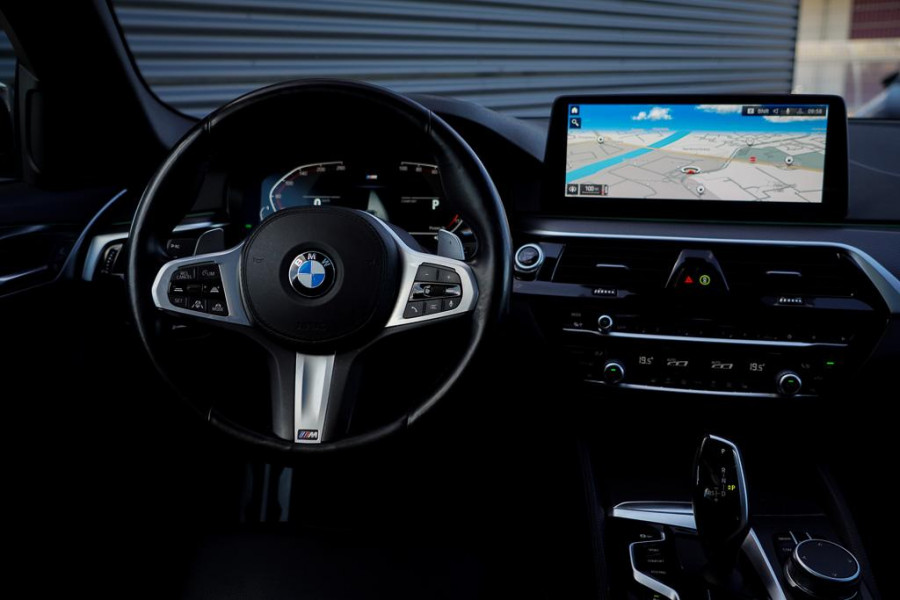 BMW 5 Serie 530i High Executive Edition / M-Sport / Laser / M-Stoelen / Schuifdak / Adaptive Cruise