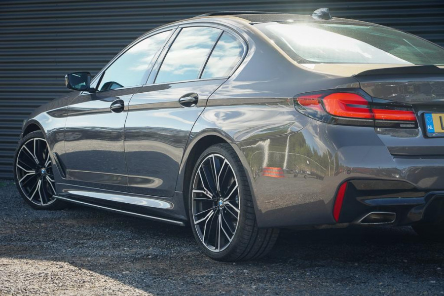 BMW 5 Serie 530i High Executive Edition / M-Sport / Laser / M-Stoelen / Schuifdak / Adaptive Cruise