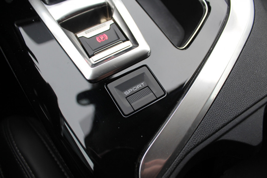 Peugeot 3008 1.6 PureTech GT Line / Panoramdak / Camera / Navigatie / 19'' / Keyless / Half leder / Focal Audio / Dodehoek / Cruise Control