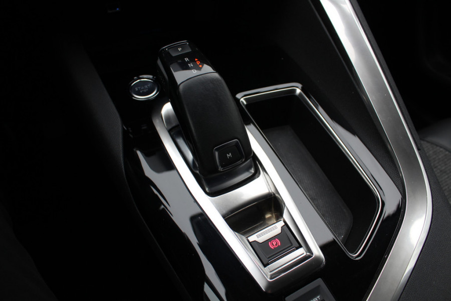 Peugeot 3008 1.6 PureTech GT Line / Panoramdak / Camera / Navigatie / 19'' / Keyless / Half leder / Focal Audio / Dodehoek / Cruise Control