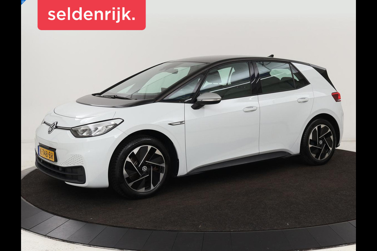 Volkswagen ID.3 First 58 kWh | Stoel & stuurverwarming | Carplay | Trekhaak | Adaptive cruise | Full LED | Navigatie | Parkeerhulp | Climate control Volkswagen ID.3 First 58 kWh | Stoel & stuurverwarming | Carplay | Trekhaak | Adaptive cruise | Full LED | Navigatie | Parkeerhulp | Climate control
