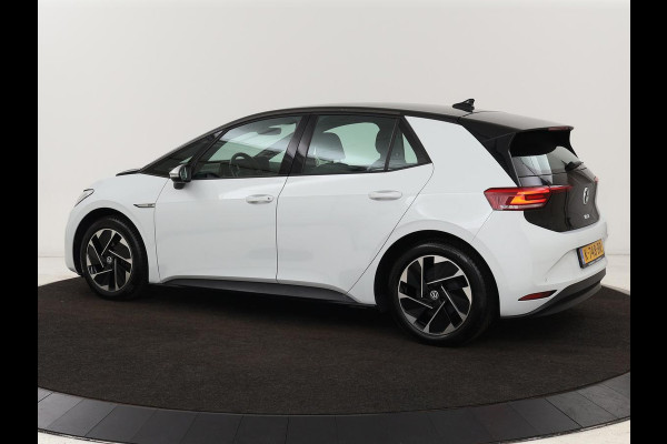 Volkswagen ID.3 First 58 kWh | Stoel & stuurverwarming | Carplay | Trekhaak | Adaptive cruise | Full LED | Navigatie | Parkeerhulp | Climate control