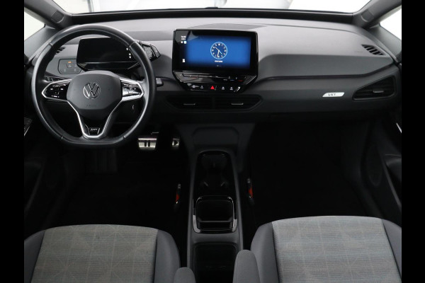 Volkswagen ID.3 First 58 kWh | Stoel & stuurverwarming | Carplay | Trekhaak | Adaptive cruise | Full LED | Navigatie | Parkeerhulp | Climate control