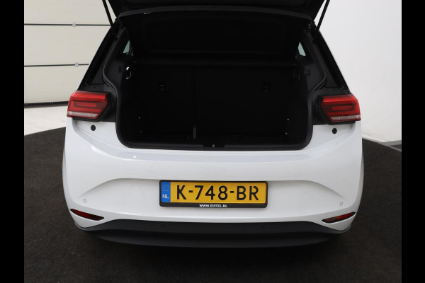 Volkswagen ID.3 First 58 kWh | Stoel & stuurverwarming | Carplay | Trekhaak | Adaptive cruise | Full LED | Navigatie | Parkeerhulp | Climate control