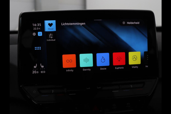 Volkswagen ID.3 First 58 kWh | Stoel & stuurverwarming | Carplay | Trekhaak | Adaptive cruise | Full LED | Navigatie | Parkeerhulp | Climate control