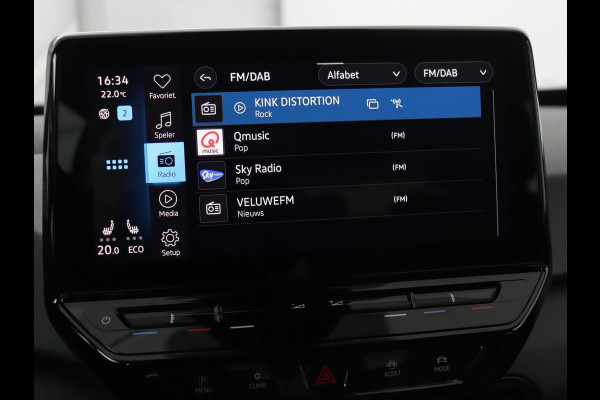 Volkswagen ID.3 First 58 kWh | Stoel & stuurverwarming | Carplay | Trekhaak | Adaptive cruise | Full LED | Navigatie | Parkeerhulp | Climate control