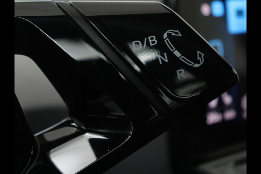 Volkswagen ID.3 First 58 kWh | Stoel & stuurverwarming | Carplay | Trekhaak | Adaptive cruise | Full LED | Navigatie | Parkeerhulp | Climate control