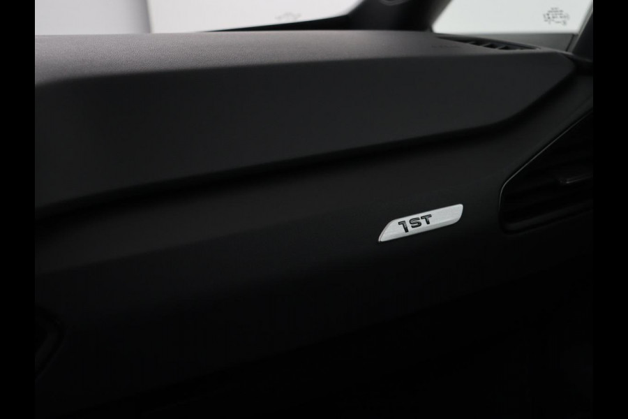 Volkswagen ID.3 First 58 kWh | Stoel & stuurverwarming | Carplay | Trekhaak | Adaptive cruise | Full LED | Navigatie | Parkeerhulp | Climate control