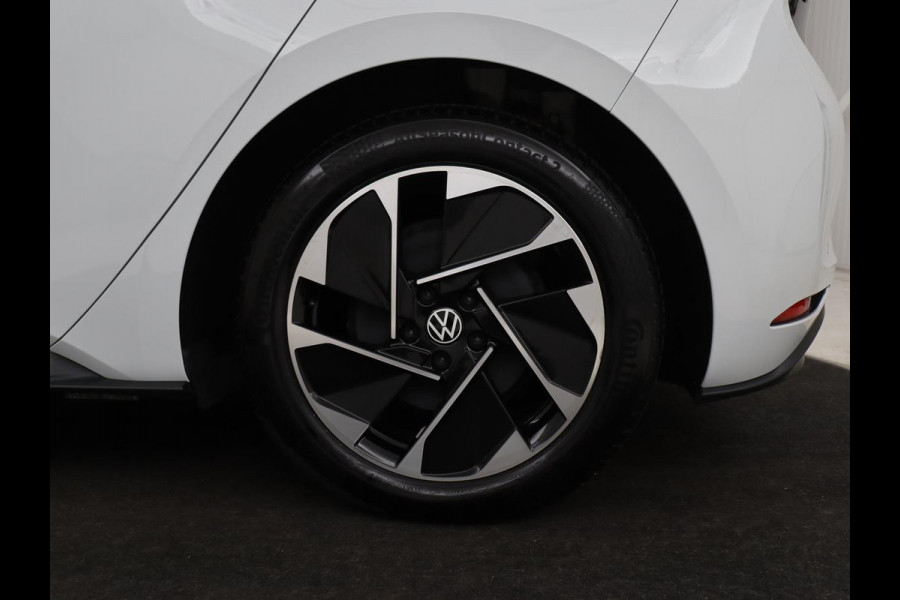 Volkswagen ID.3 First 58 kWh | Stoel & stuurverwarming | Carplay | Trekhaak | Adaptive cruise | Full LED | Navigatie | Parkeerhulp | Climate control