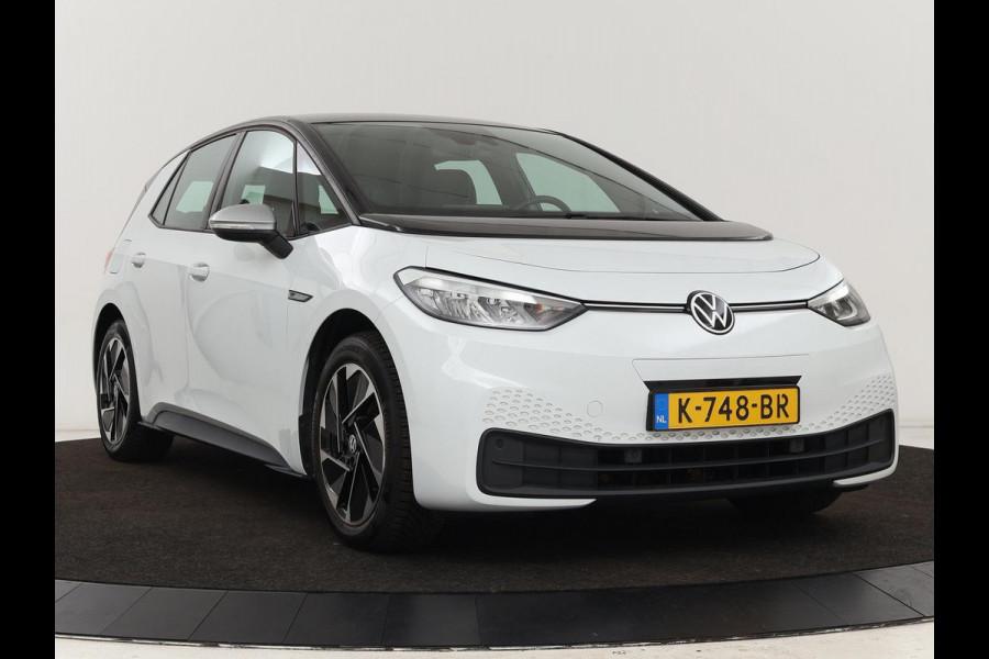 Volkswagen ID.3 First 58 kWh | Stoel & stuurverwarming | Carplay | Trekhaak | Adaptive cruise | Full LED | Navigatie | Parkeerhulp | Climate control