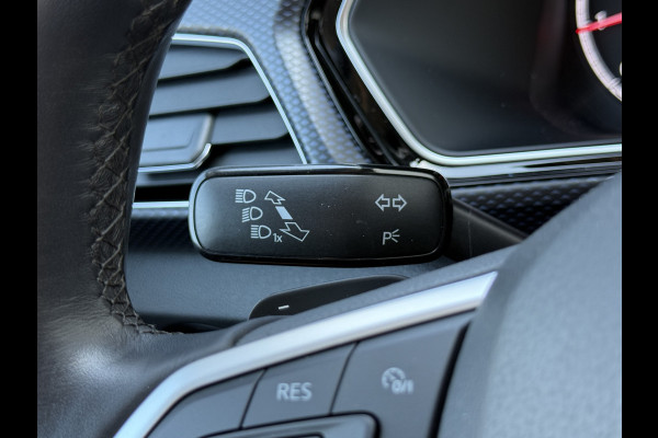 Volkswagen T-Cross 1.5 TSI United R-Line | ACC | CarPlay | Camera | LED | Navi | 18 inch
