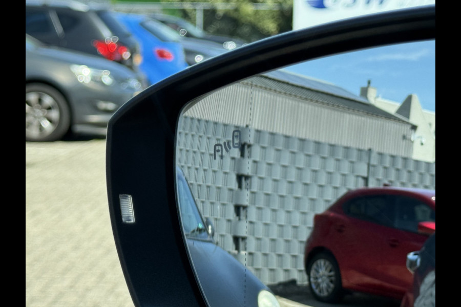 Volkswagen T-Cross 1.5 TSI United R-Line | ACC | CarPlay | Camera | LED | Navi | 18 inch